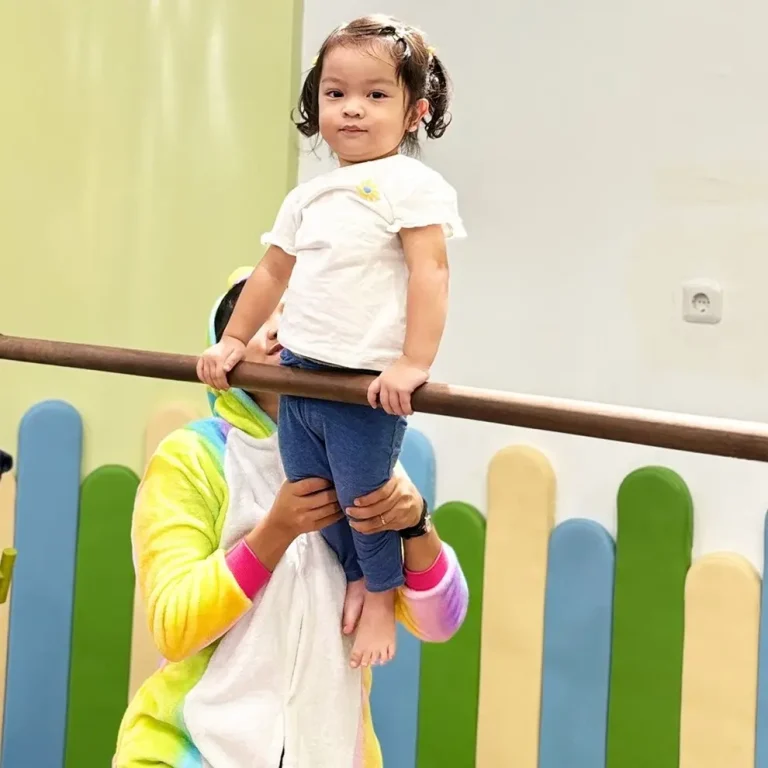 kegiatan kelas gymnastic anak di sparks sports academy