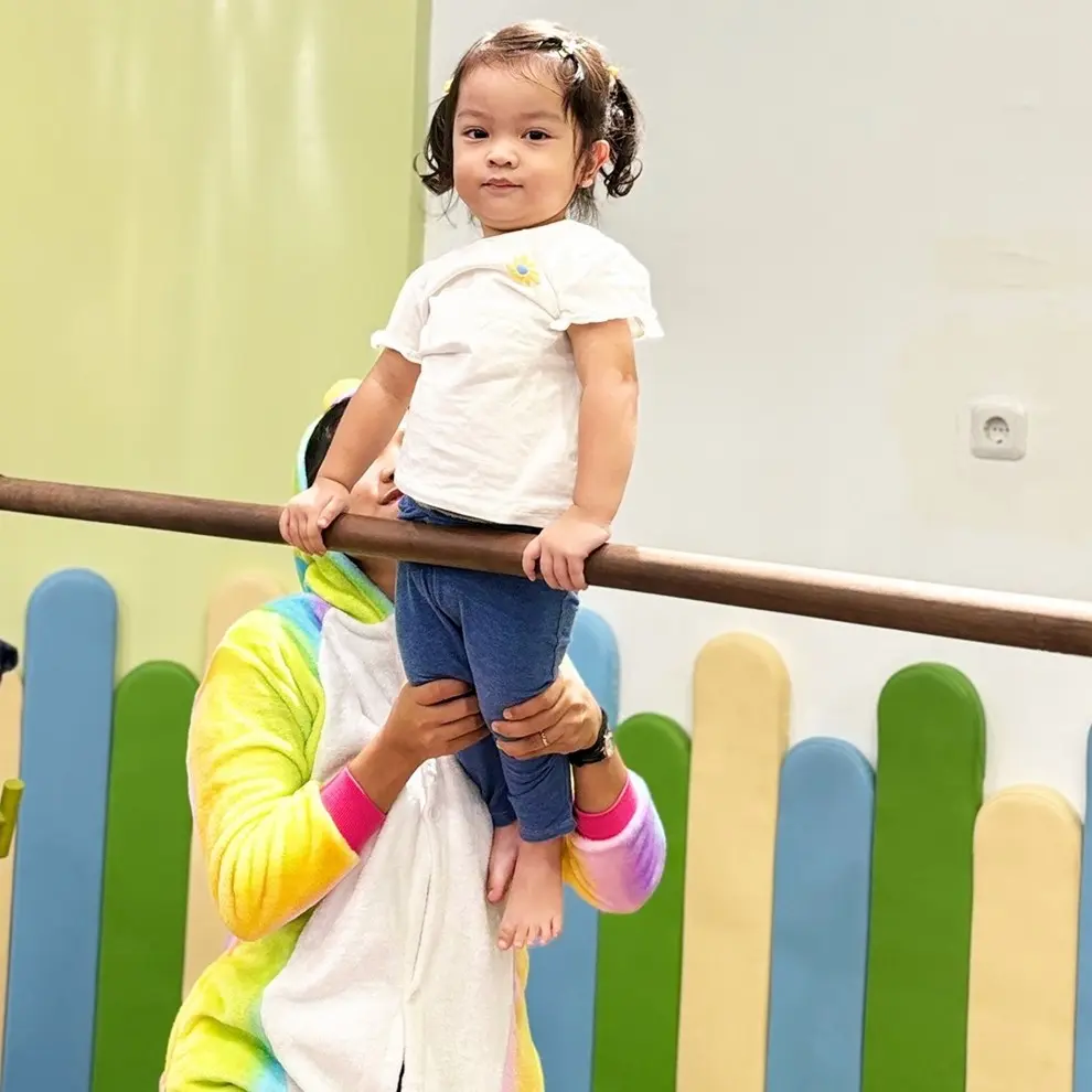 kegiatan kelas gymnastic anak di sparks sports academy